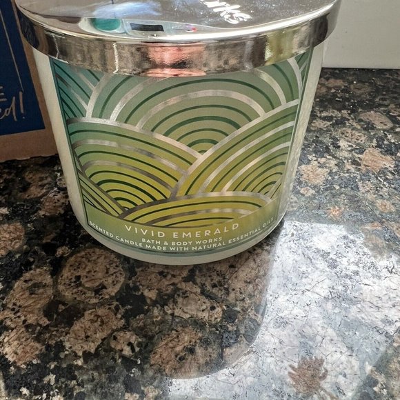 VIVID EMERALD Bath & and Body Works 3 Wick Candle 14.5 Oz - Picture 3 of 3